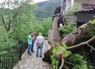 Καταστροφές στη Χρύσω από ανεμοστρόβιλο