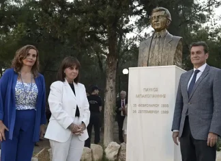 Σε κλίμα συγκίνησης τα αποκαλυπτήρια της προτομής του Παύλου Μπακογιάννη στο Ψυχικό