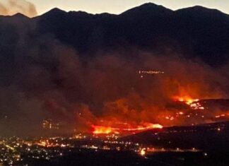 Με αμείωτη ένταση συνεχίζεται η προσπάθεια κατάσβεσηςΈκτακτο ΣΟΠΠ για το συντονισμό των πυροσβεστικών δυνάμεων