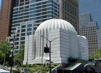 Έπειτα από 21 χρόνια μετά την καταστροφή και την πτώση των Δίδυμων Πύργων