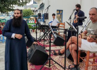 Χαμός με Ιερέα που πήρε το μικρόφωνο και άρχισε να ραπάρει το «Διθέσιο» της Πρωτοψάλτη- Ακούστε τον