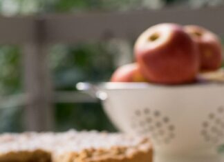 Η εύκολη τριφτή μηλόπιτα της γιαγιάς