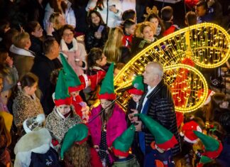 Το άναμμα της Αγάπης & της Ελπίδας XmastParty στην πλατεία Καρπενησίου