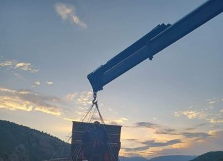 Εναέριο.. κονσέρτο πιάνου στην φημισμένη γέφυρα Τατάρνας