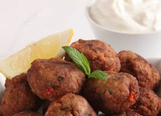 Κατσικίσια καφεδάκια με ντομάτα & κεφαλοτύρι