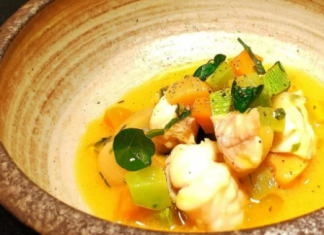 Ψαρόσουπα με πέστροφα και σαφράν