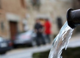 waterjet 2535796 1920 696x464