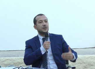 εκδήλωση για τις ανεμογεννητριες 17 sept 2018 αυλή δημ θεάτρου vanglouk androsfilm.gr 2