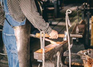 1 Πρόσληψη στον Δήμο Καρπενησίου μέσω του προγράμματος ΔΥΠΑ blacksmith 5023035 1280
