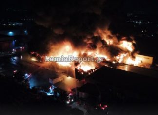 Καίγεται ολοσχερώς το εργοστάσιο που εμπλέκεται στην υπόθεση μαζικής τροφικής δηλητηρίασης μαθητών στη Λαμία eb14ce46ecec11fd8e39a970f17dffe1 l
