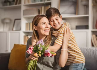 Σύλλογος Γυναικών Ευρυτανίας: Γιορτή Μητέρας istock 2049049704