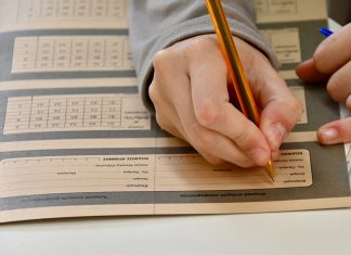 Το θέμα στη Νεοελληνική Γλώσσα και τη Λογοτεχνία και οι απαντήσεις για τα ΓΕΛ panellinies01