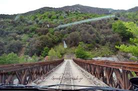 Έκτακτη Ανάθεση για Επικίνδυνη Πεζογέφυρα στη Χελιδόνα