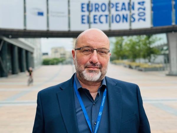 ΣΑΚΗΣ ΑΡΝΑΟΥΤΟΓΛΟΥ