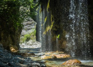 Ομόφωνο «όχι» στο σχέδιο «Εύρυτος». Το ψήφισμα waterfalls,on,the,river,krikiliotis,at,panta,vrexei,in,evritania
