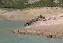 Δεν υπάρχει νερό για να πάρουν! λιμνη 2