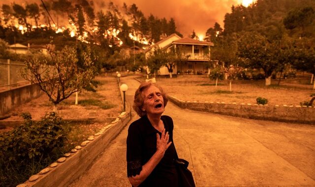 climate change; cry; elderly; environment; euboea; evia; extinguish; fire; fire fighters; firefighter; gouves; natural disaster; nature; sad; sadness; stress; summer wildfires; wildfire; Γούβες; Εύβοια; Πυρκαγιά; Πυρκαγιές; αγωνία; ηλικιωμένος; καλοκαιρινές πυρκαγιές; κατάσβεση; κλάμα; περιβάλλον; πυροσβέστης; πυροσβεστική; στεναχώρια; φύση;