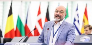 ΣΑΚΗΣ ΑΡΝΑΟΥΤΟΓΛΟΥ