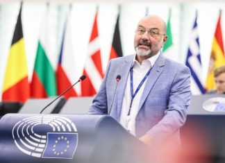 ΣΑΚΗΣ ΑΡΝΑΟΥΤΟΓΛΟΥ