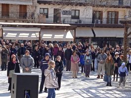 «Δεν ξεχνάμε – Δεν συγχωρούμε»: Πορεία μνήμης στο Καρπενήσι για τα Τέμπη 1