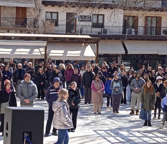 «Δεν ξεχνάμε – Δεν συγχωρούμε»: Πορεία μνήμης στο Καρπενήσι για τα Τέμπη 1