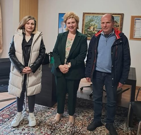ΕΜΠΟΡΙΚΟΣ ΤΖΙΝΑ