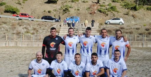 Νέα Εποχή για τον Αθλητισμό στο Ραπτόπουλο: Υπεγράφη η Σύμβαση για την Αναβάθμιση του Γηπέδου doxa raptopouloy