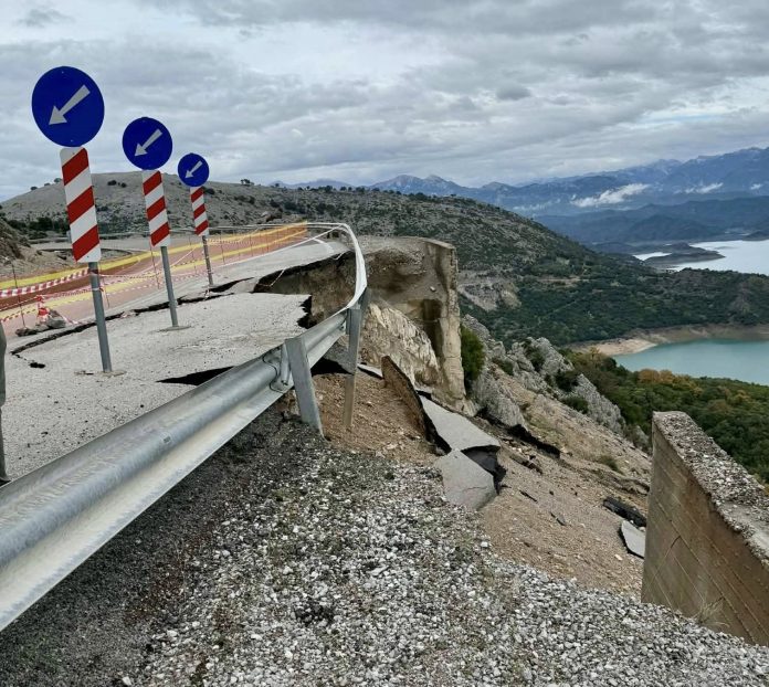 ΑΛΕΥΡΑΔΑ ΑΛΕΥΡΑΔΑ
