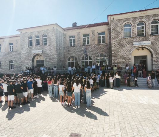 Επιστροφή στα θρανία για Άγραφα και Καρπενήσι: Μήνυμα ζωής και ελπίδας το «πρώτο κουδούνι» Ο Αγιασμός στο 1ο Γυμνάσιο Καρπενησίου copy