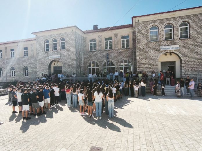 Ο Αγιασμός στο 1ο Γυμνάσιο Καρπενησίου copy Ο Αγιασμός στο 1ο Γυμνάσιο Καρπενησίου copy