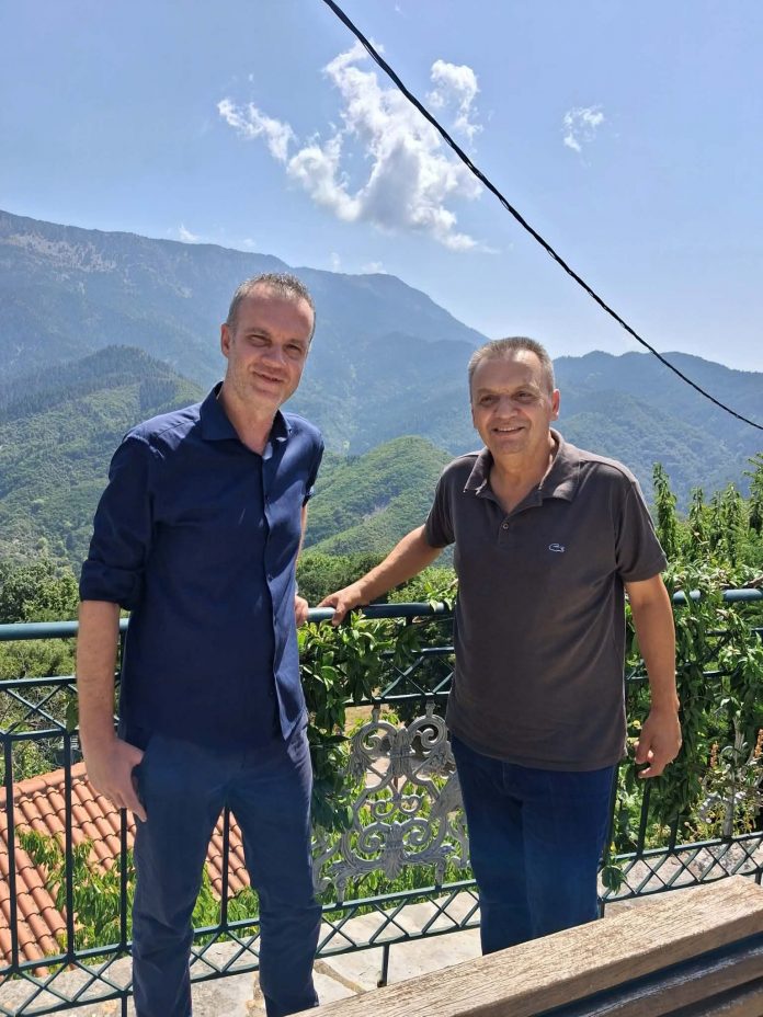 Συνάντηση Καρδαμπίκη με τον διακεκριμένο Παλαιοντολόγο Δρ Συνάντηση Καρδαμπίκη με τον διακεκριμένο Παλαιοντολόγο Δρ
